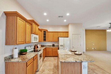 Kitchen with i sland