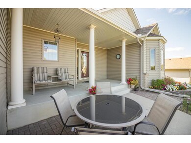 2-Porch-MapleLake-9579