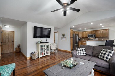 772 E Weller Ct-8
