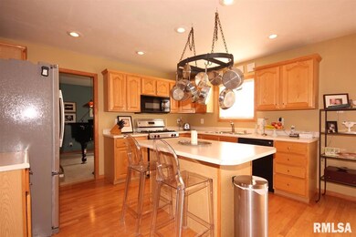 5317 N Castleberry Dr, Peoria, IL 61615 - photo 7