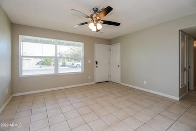 002-photo-living-room-11713426