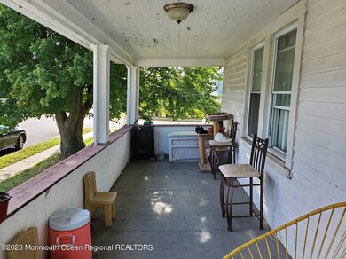 1517 Monroe Porch