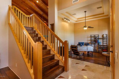 025_FRONT ENTRYWAY