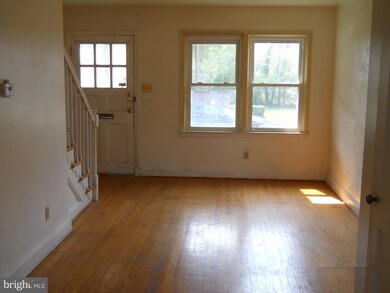 2944 Edgecombe Cir N, Baltimore, MD 21215 - photo 3