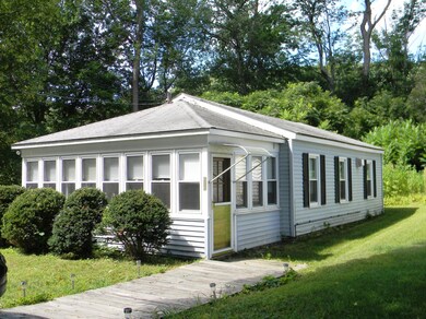 Front  Rt side of Cottage