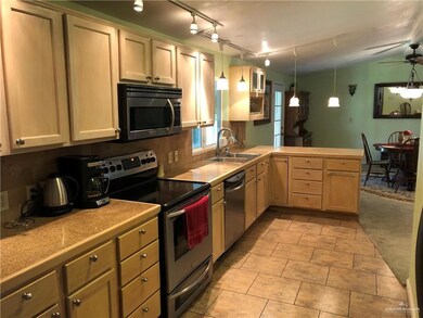 404 Northcutt Dr, Alamo, TX 78516 - photo 4