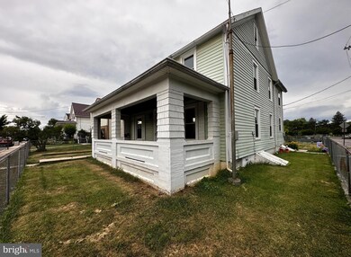 121 N Mont Valla Ave, Hagerstown, MD 21740 - photo 3