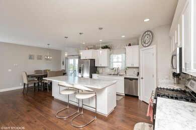 07_301NPacheaCircle_177002_Kitchen_HiRes