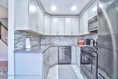 (6) KITCHEN