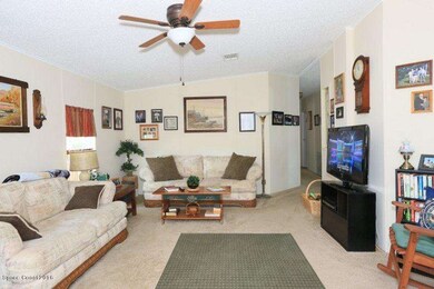 479 Marlin - Living room - View 3