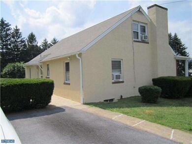 1652 Oak St, Coatesville, PA 19320 - photo 5