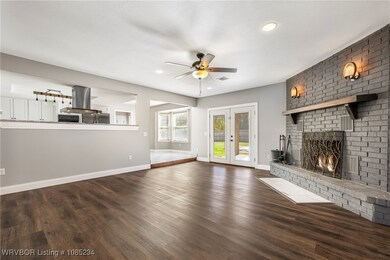 1408 W Callahan Dr, Rogers, AR 72758 - photo 2