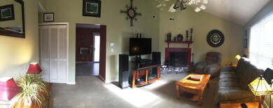 5607 wooded lake living rm new