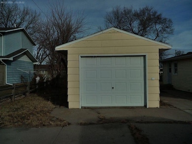 2011 W 18th St, North Platte, NE 69101 - photo 3