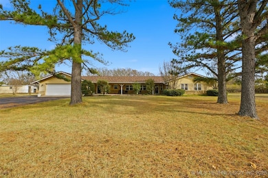 112 N Hillcrest St, Ada, OK 74820 - photo 2