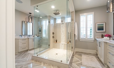 Daylight Welcomes You to the Owner's Bath