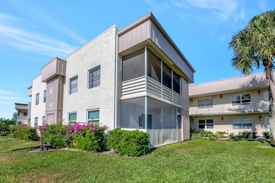 493 Flanders K, Delray Beach, FL 33484 - photo 3