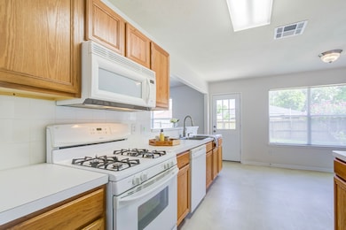 541 E Coombs St, Alvin, TX 77511 - photo 7