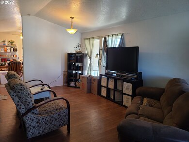 Living Room/Entrance