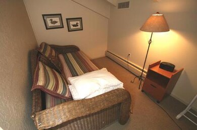 4th bedroom (den)