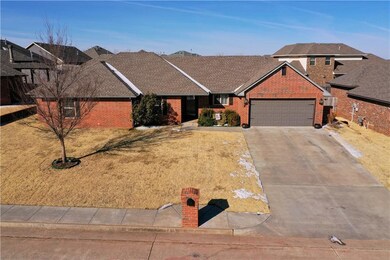 7003 Cherokee Crossing E, Warr Acres, OK 73132 - photo 2