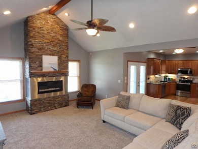 4229 SW Cambridge Ave, Topeka, KS 66610 - photo 3