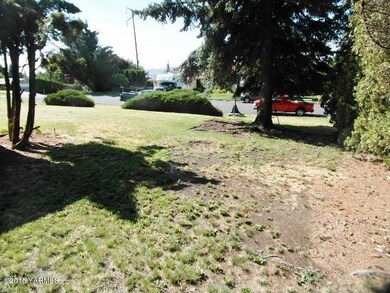 Side of house yard space