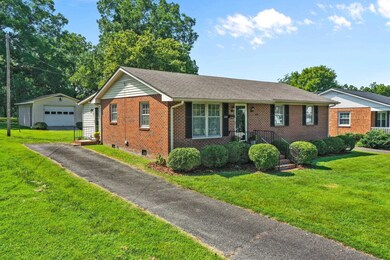 205 E Fairview Dr, Oxford, NC 27565 - photo 2