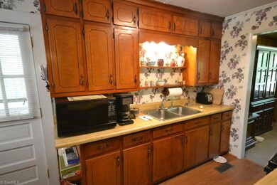 1249 Southmont Dr, Asheboro, NC 27205 - photo 4