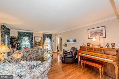 7792 Rockburn Dr, Ellicott City, MD 21043 - photo 3