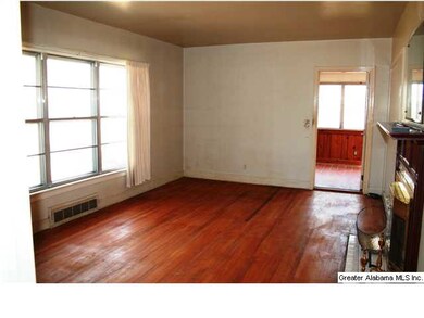 FAMILY ROOM FEATURES PICTURE WINDOW, SMOOTH CEILIN