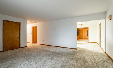 300 Mayfair Dr, Lincoln, IL 62656 - photo 3