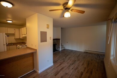 Breakfast Bar, Kitchen and Living Room