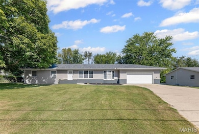 1925 W Fillmore St, Vandalia, IL 62471 - photo 2