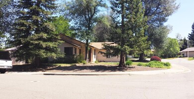 West Side / Corner Lot / More privacy