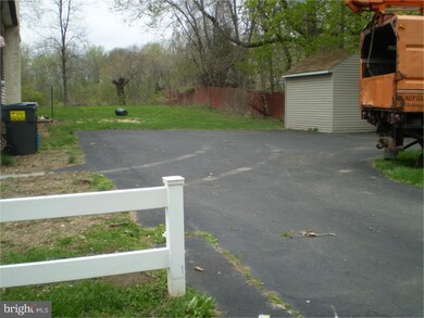 1099 Riverside Dr, Pottstown, PA 19465 - photo 3