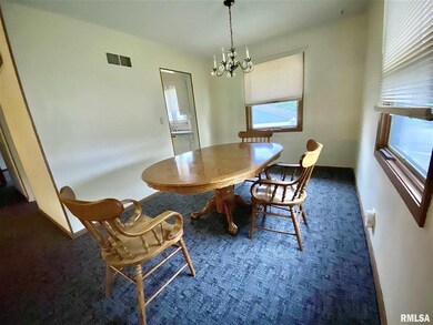 2334 Adams St, Davenport, IA 52803 - photo 5