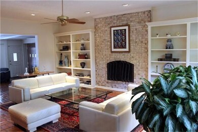 10218 Shady River Dr, Houston, TX 77042 - photo 4