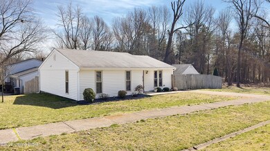 8913 Admiral Dr, Louisville, KY 40229 - photo 3