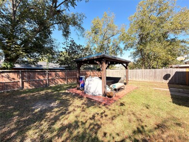 6406 Tall Willow Dr, Houston, TX 77088 - photo 4