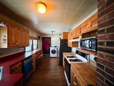 79 Merrill St, Springfield, VT 05156 - photo 4