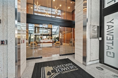 Gateway Towers unit 11-O, Pittsburgh, PA 15222 - photo 2