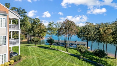 305 S Pointe Shore Dr unit 202, Moneta, VA 24121 - photo 4