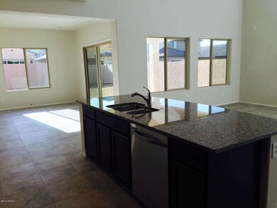KITCHEN/GREAT ROOM