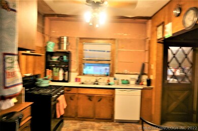 111 E Cummings St, Henryetta, OK 74437 - photo 5