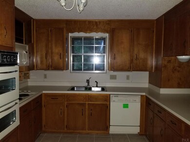 2820 Mandeville Ln, Pensacola, FL 32526 - photo 3