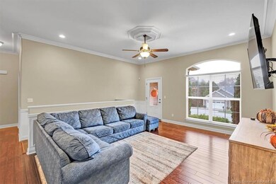 1015 Charlet Ridge Dr, Floyds Knobs, IN 47119 - photo 5