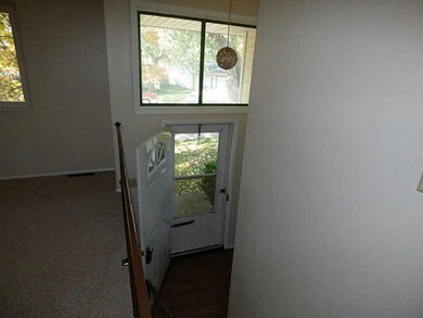 Entry/Foyer.