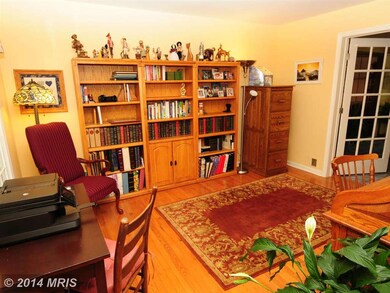 15534 Yorktown Dr, Dumfries, VA 22025 - photo 2