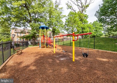 3827 Chesterwood Dr, Silver Spring, MD 20906 - photo 4